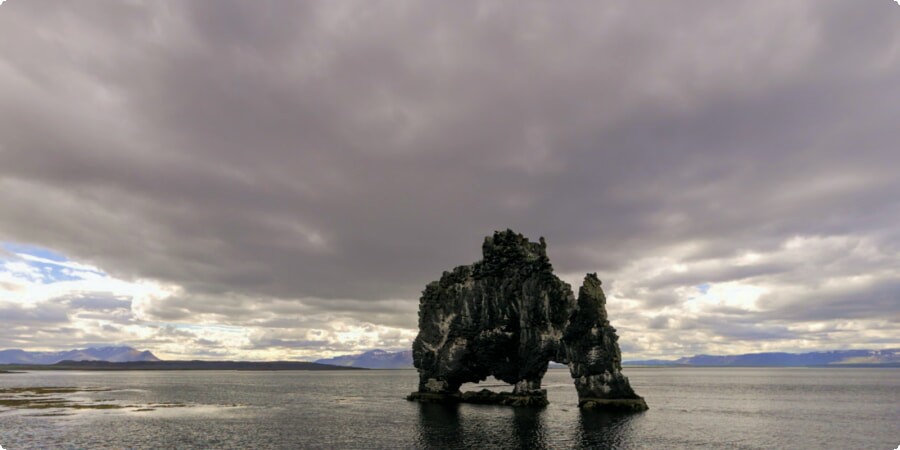 Hvitserkur: Islands majestätiska basaltstack reser sig ur havet